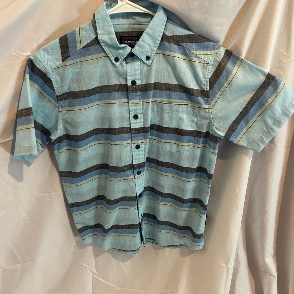 Patagonia Boys button up collared short sleeve shirt